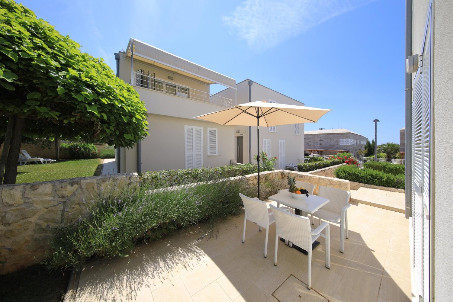 Sunnyside Apartments Resort Petrcane Exterior photo